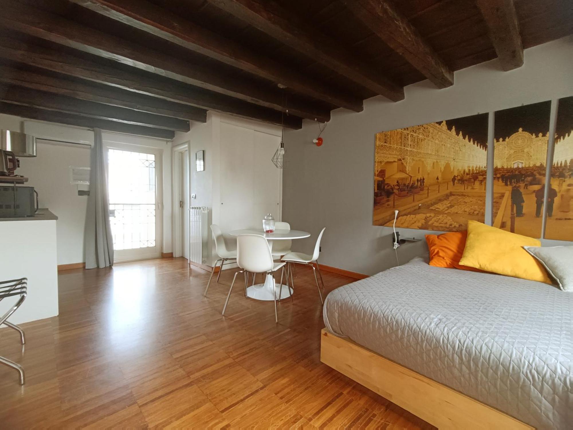 בארי Just Here Apartments - La Mansarda מראה חיצוני תמונה